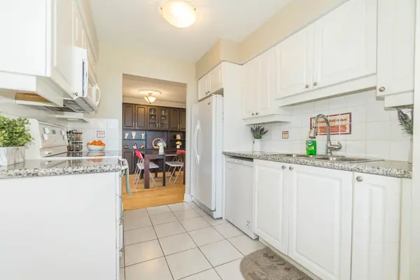 80 Harrison Garden BLVD #220, Toronto C14, ON M2N 7E3