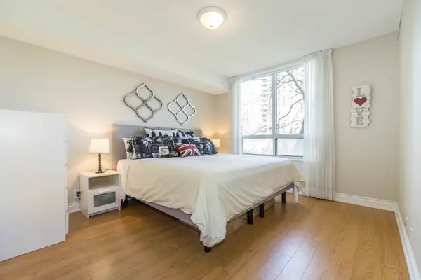 80 Harrison Garden BLVD #220, Toronto C14, ON M2N 7E3
