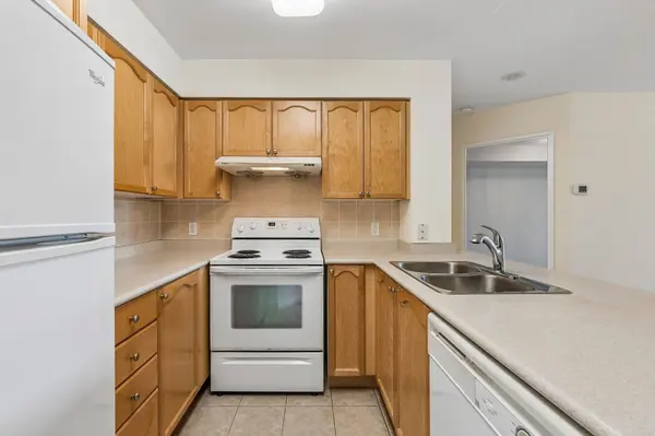 23 Hollywood AVE #901, Toronto C14, ON M2N 7L8