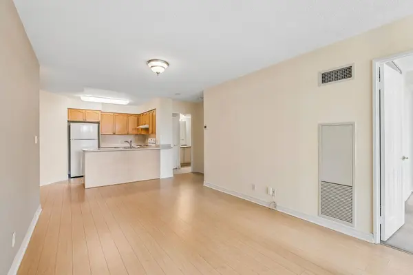 23 Hollywood AVE #901, Toronto C14, ON M2N 7L8