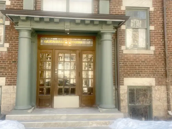 125 Earl PL #221, Toronto C08, ON M4Y 1M4