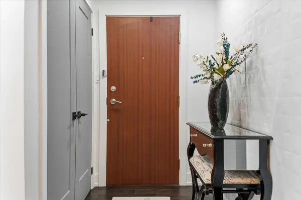 880 Dundas ST #UpH 02, Mississauga, ON L5C 4H3