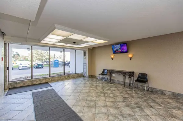 17 Knightsbridge RD #1903, Brampton, ON L6T 3X9