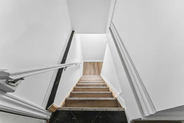 2160 Queensgrove RD E #B, Mckellar Heights - Glabar Park And Area, ON K2A 1P7