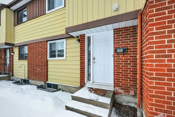 1993 FALKIRK CRES, Blackburn Hamlet, ON K1B 4Y8