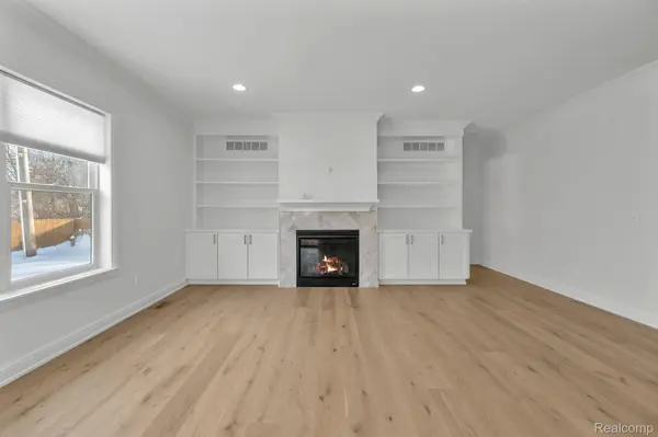 22664 Colgate ST, Farmington Hills, MI 48336