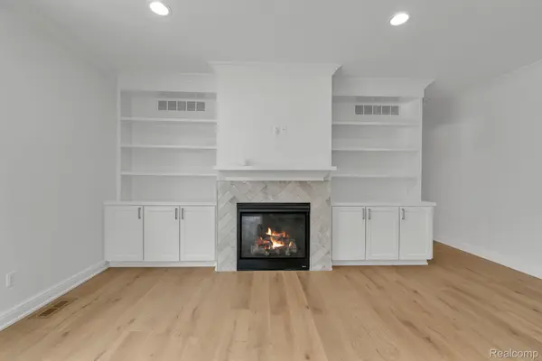 22664 Colgate ST, Farmington Hills, MI 48336