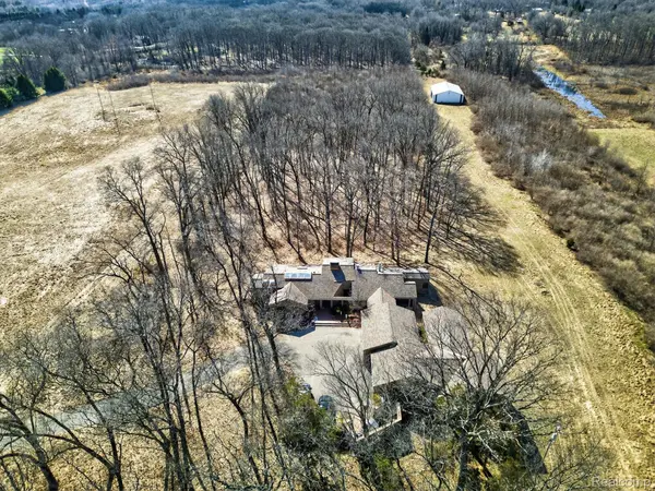 2551 Patterson Lake RD, Putnam Township, MI 48169