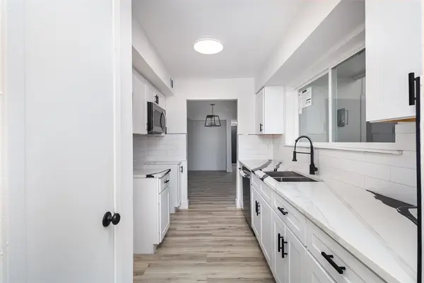 4140 Towngate Boulevard, Garland, TX 75041