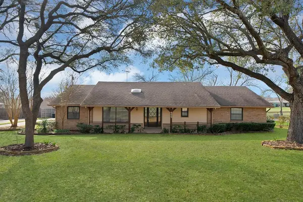 405 Shadowwood Trail, Ovilla, TX 75154