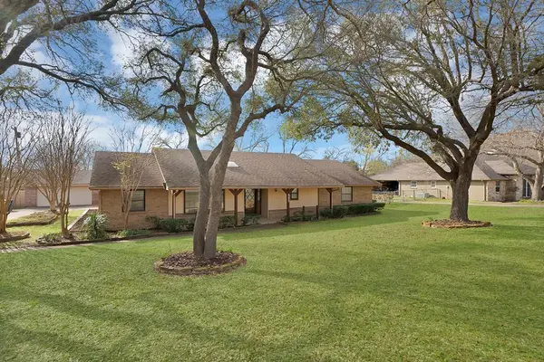 405 Shadowwood Trail, Ovilla, TX 75154