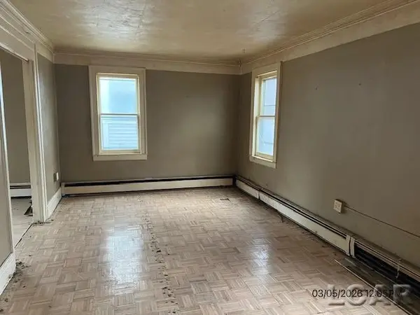 140 Greenly ST, Adrian, MI 49221