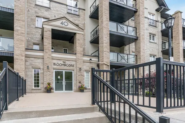 40 Ferndale DR S #210, Barrie, ON L4N 2L3