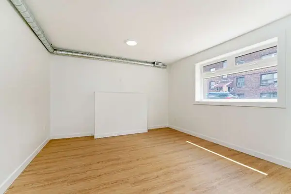 127 Victoria AVE S #1, Hamilton, ON L8N 2S9