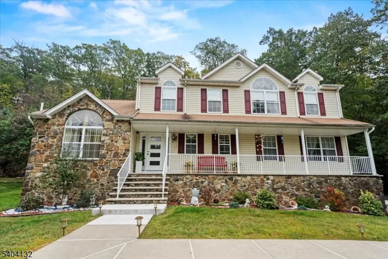 22 Cherbourg Dr, West Milford Twp., NJ 07480