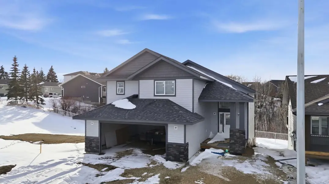 8 Henner's PL, Lacombe, AB T4L 1Y9