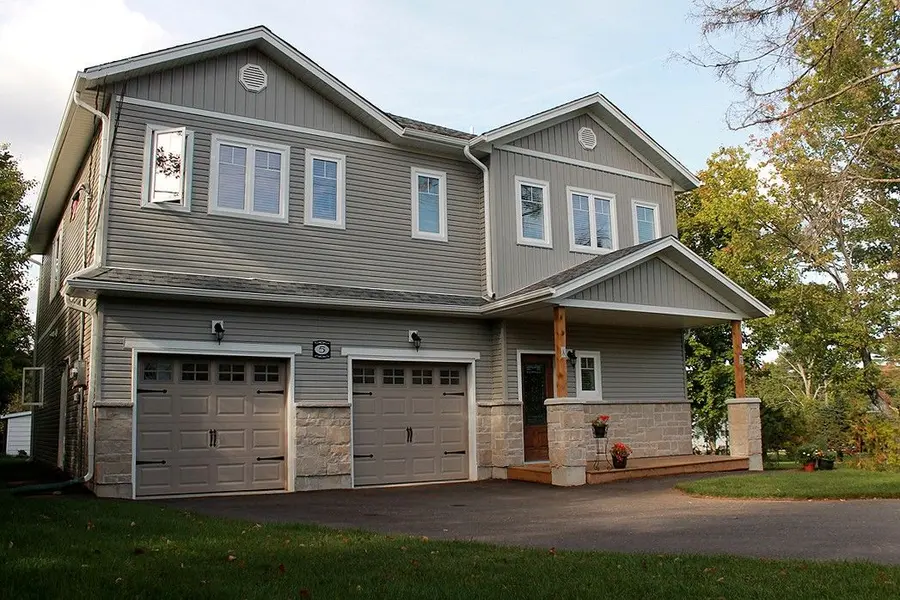 5 Greaves AVE, Huntsville, ON P1H 1V2