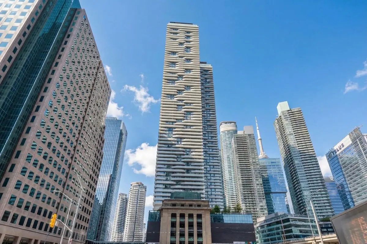 100 Harbour ST #6005, Toronto C01, ON M5J 1B7