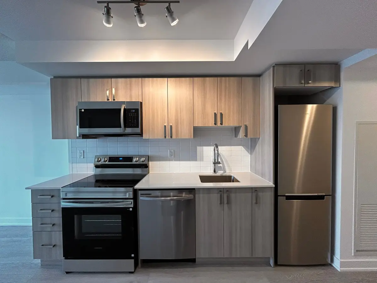 1010 Sandy Beach RD #1709, Pickering, ON L1W 0C7