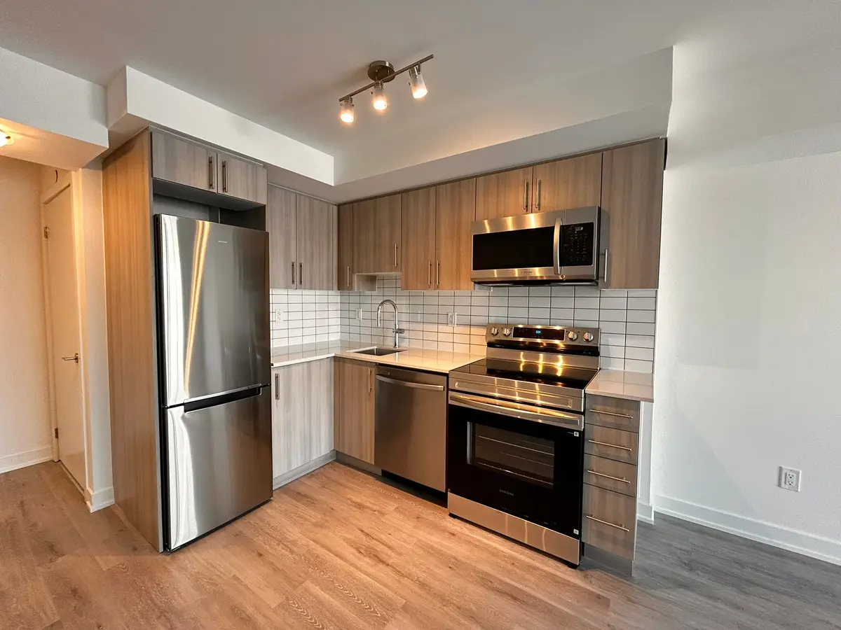 1010 Sandy Beach RD #701, Pickering, ON L1W 0C7