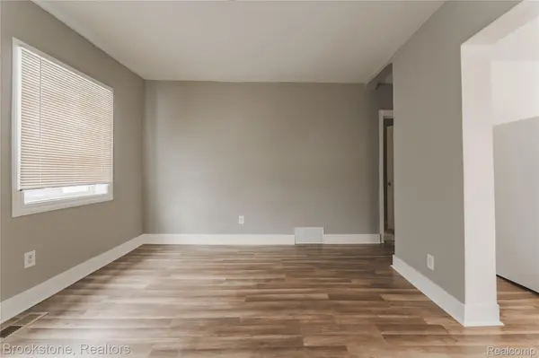 671 E Mansfield AVE, Pontiac, MI 48340