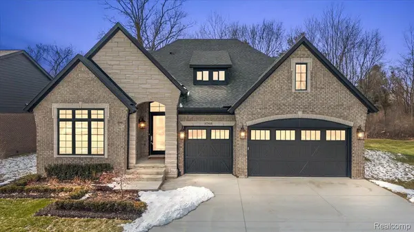 57553 Meadowridge DR, Washington Township, MI 48094