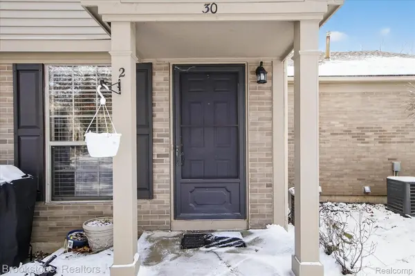 30 Pine Tree Ridge DR #2, Waterford Charter Township, MI 48327