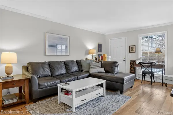 30 Pine Tree Ridge DR #2, Waterford Charter Township, MI 48327