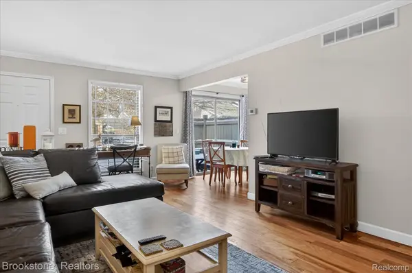 30 Pine Tree Ridge DR #2, Waterford Charter Township, MI 48327