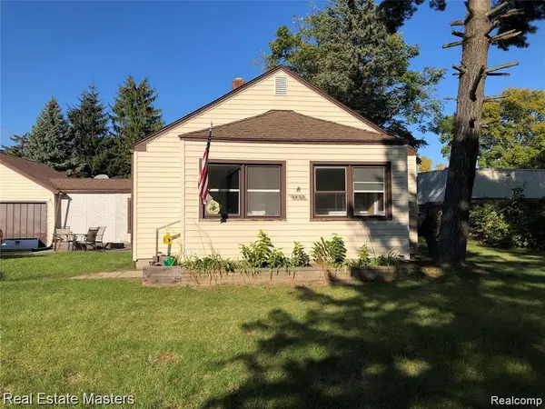 4480 Pine Grove AVE, Fort Gratiot Charter Township, MI 48059