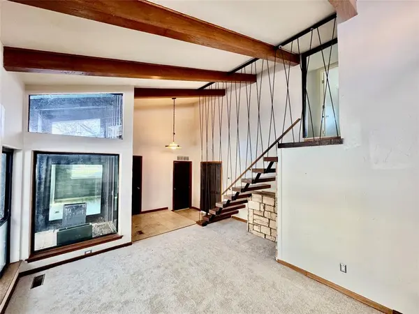 2000 Mill Creek Drive, Arlington, TX 76010