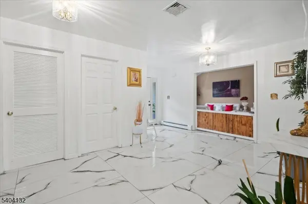 22 Cherbourg Dr, West Milford Twp., NJ 07480