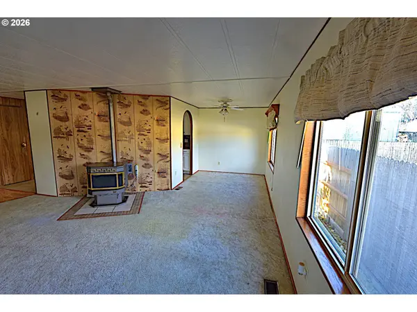 569 S 51ST PL, Springfield, OR 97478