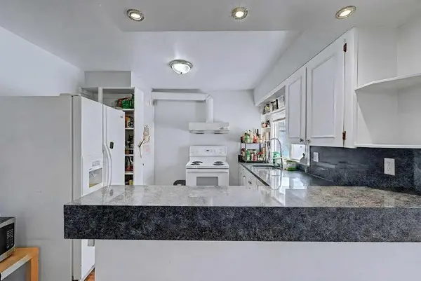 904 38 ST SW, Calgary, AB T3C 1T3