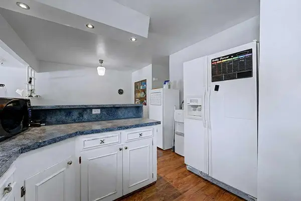 904 38 ST SW, Calgary, AB T3C 1T3