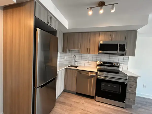 1010 Sandy Beach RD #701, Pickering, ON L1W 0C7