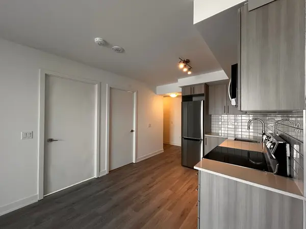 1010 Sandy Beach RD #701, Pickering, ON L1W 0C7