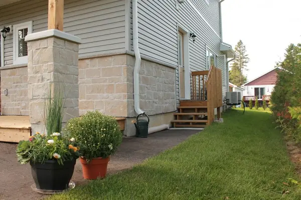 5 Greaves AVE, Huntsville, ON P1H 1V2