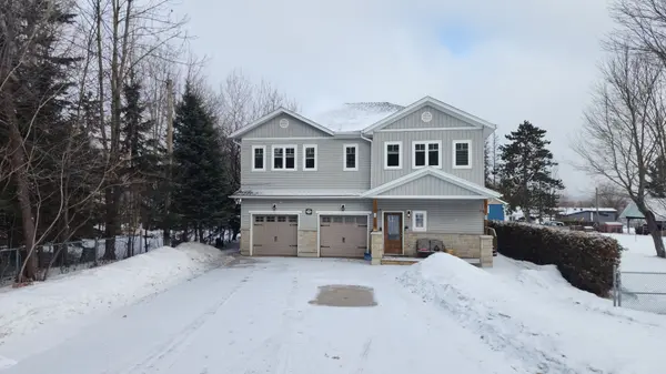 5 Greaves AVE, Huntsville, ON P1H 1V2