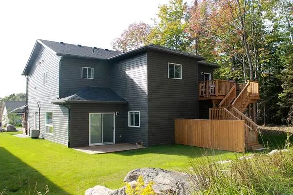 33 Goodwin DR, Huntsville, ON P1H 2R3