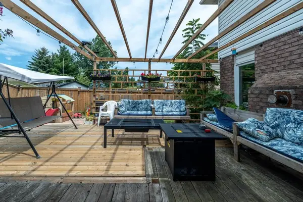 14 SABLE DR, Hamilton, ON L9K 1K9