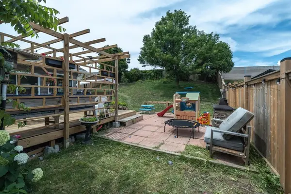 14 SABLE DR, Hamilton, ON L9K 1K9