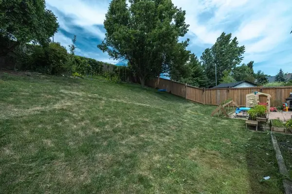 14 SABLE DR, Hamilton, ON L9K 1K9