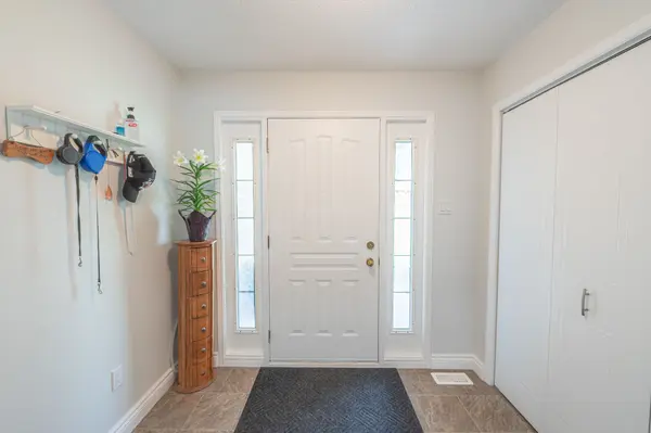 10 Cedartree LN, Kawartha Lakes, ON K0M 1A0