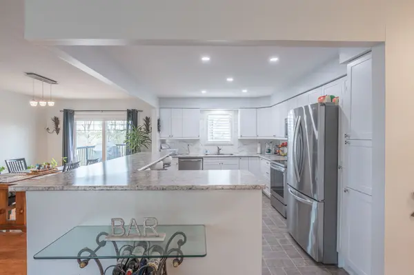 10 Cedartree LN, Kawartha Lakes, ON K0M 1A0