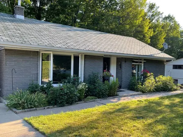 12 Forest Hill RD, Bancroft, ON K0L 1C0