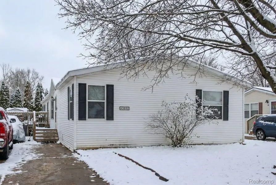 43852 Eureka DR, Clinton Charter Township, MI 48036