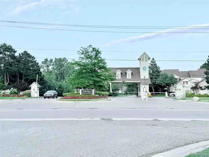 7288 Simsbury Dr. DR #24, West Bloomfield Charter Township, MI 48322