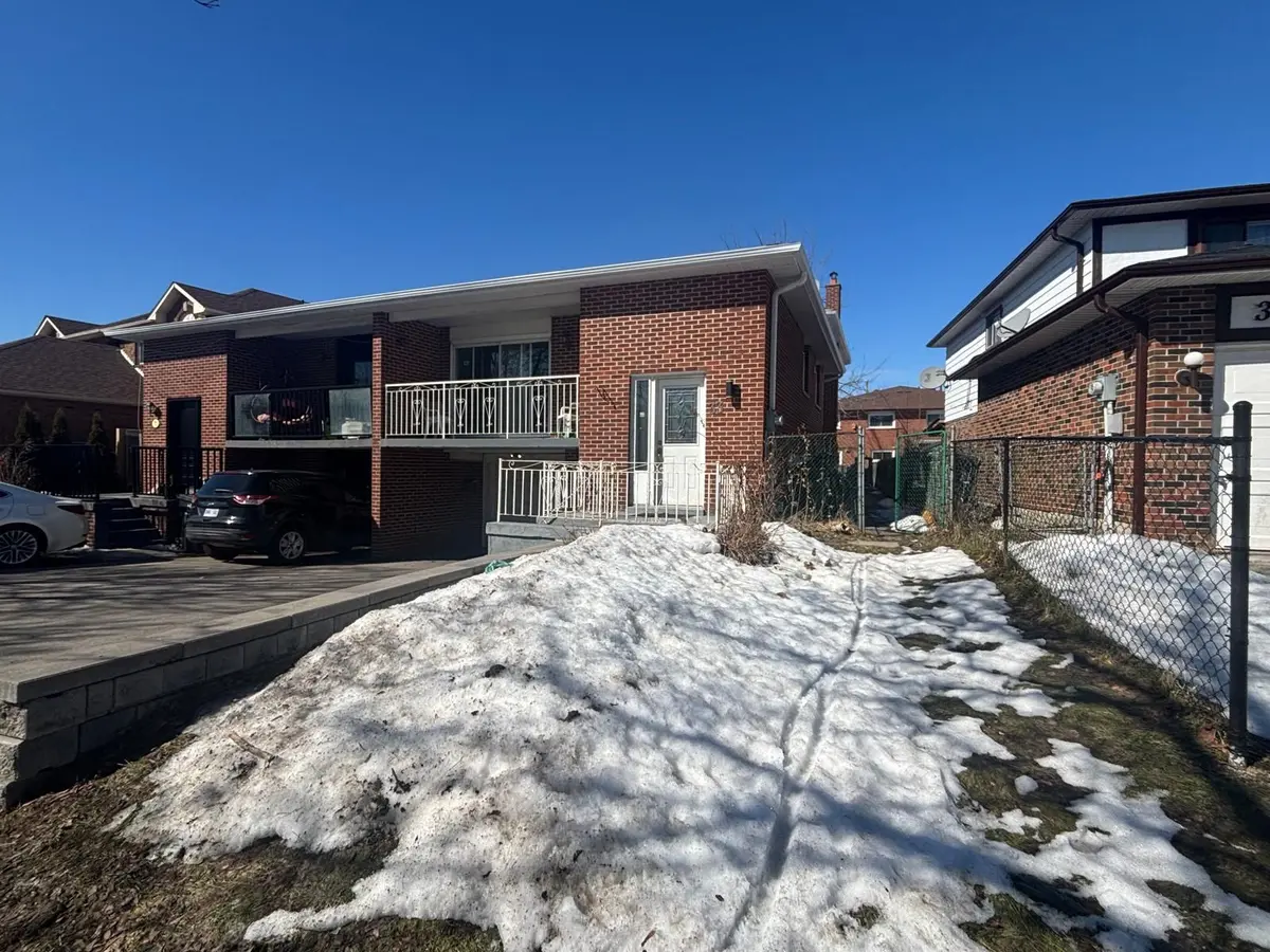 33 Robbinstone DR, Toronto E11, ON M1B 2C4