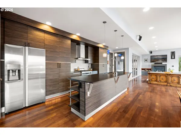 6515 S CORBETT AVE, Portland, OR 97239